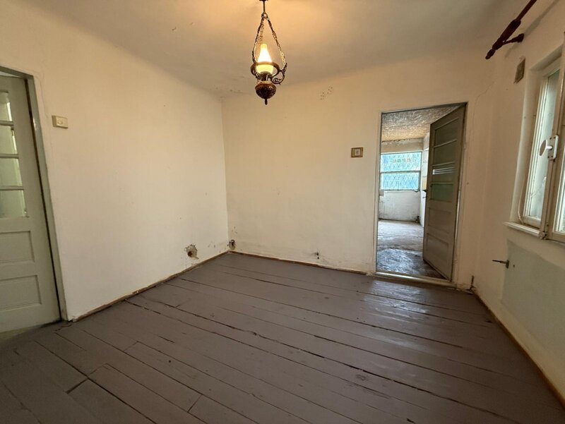 Teren cu casa de renovat Bulevardul Basarabia Murgeni comision zero